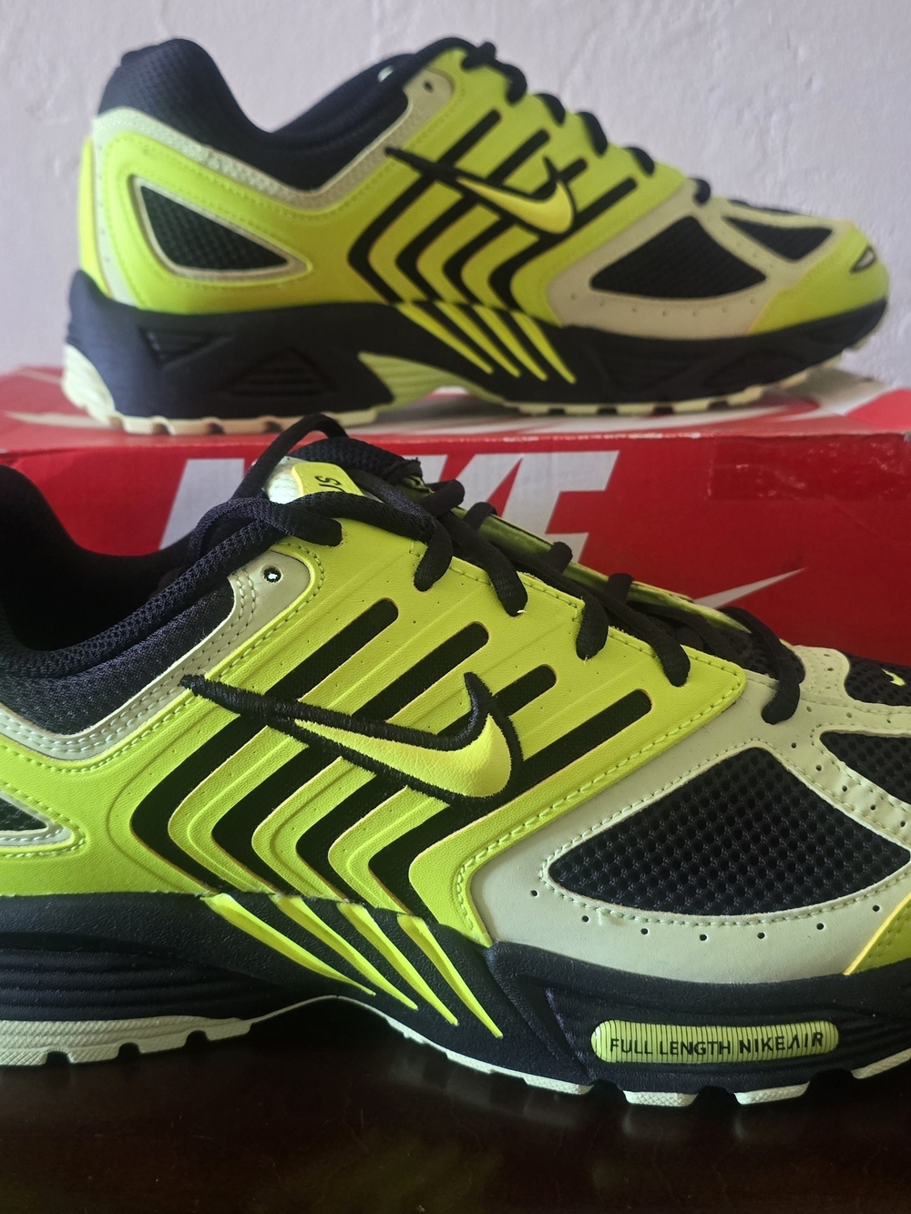 Nike Neon Yellow and Black Men's Athletic Sneakers Size 12
